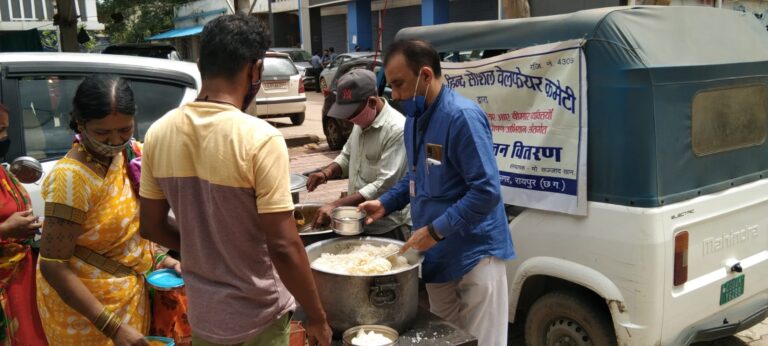 संस्था अवाम ए हिन्द द्वारा निःशुल्क भोजन सेवा के माध्यम से निरन्तर 848 दिनों से सैकड़ों गरीब, निर्धन बेसहारों एवं दूर दराज से इलाज कराने आये मरीज के परिजनों को निःशुल्क भोजन मुहैय्या कराया जा रहा : मो. सज्जाद खान