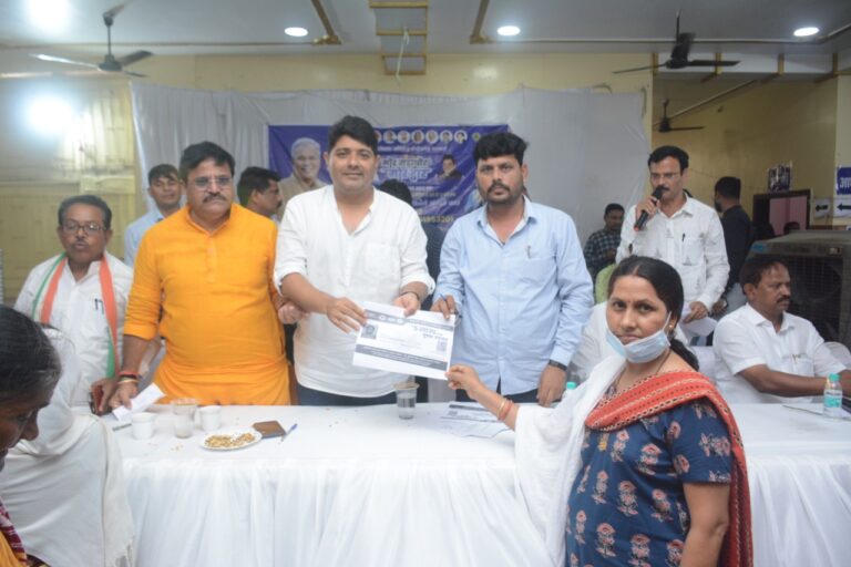 मोर महापौर मोर 27 वें दिन लेफ्निेंट अरविंद दीक्षित वार्ड में 348 एवं पंडित भगवतीचरण शुक्ल वार्ड में 407 कुल 755 मामले तत्काल निराकृत, 27 जून से 26 जुलाई तक 52 वार्डो में 23041 आवेदन मिले, 19827 आवेदन तत्काल निराकृत किये गये