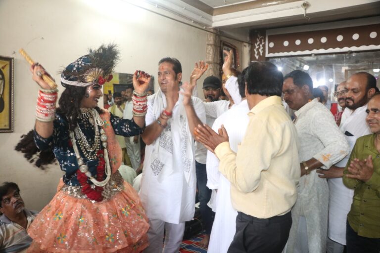 विधायको ने महादेव के सामने अपनी हाजरी लगाई श्रावण मास महोत्सव आयोजन में झूमे विधायक