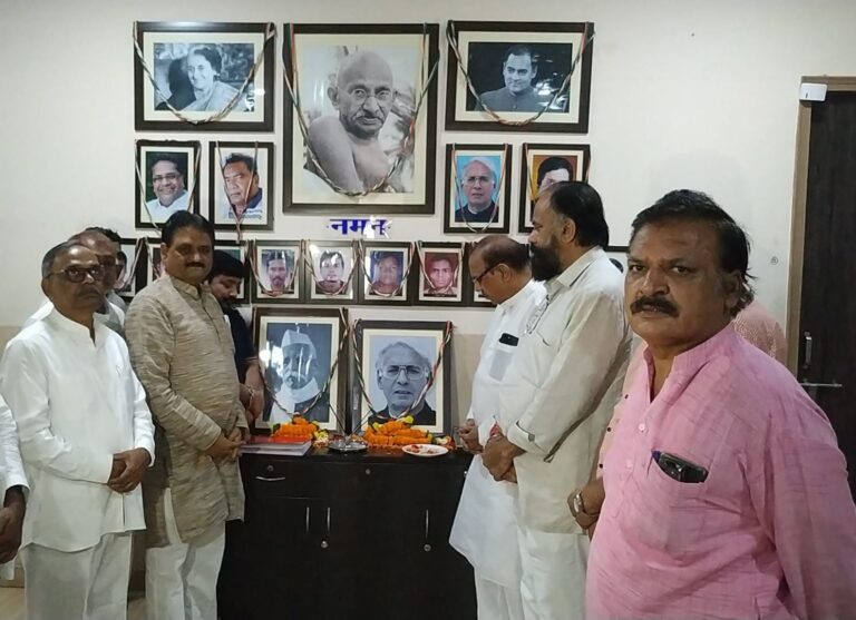 राजीव भवन में पं. रविशंकर एवं शहीद पं. विद्याचरण शुक्ल जयंती मनायी गयी