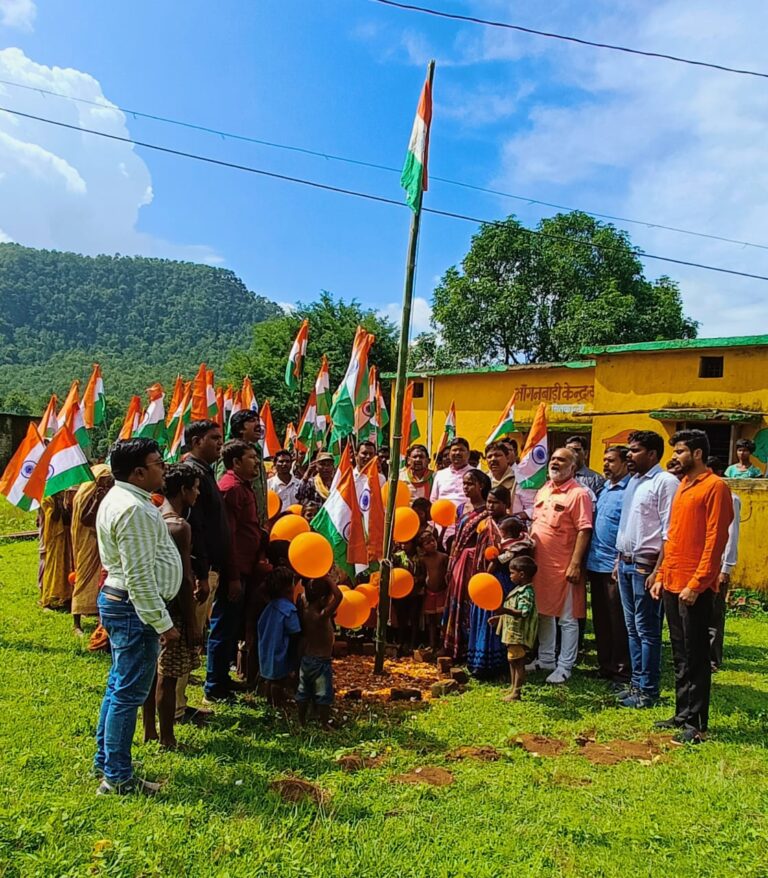 पहाड़ी कोरवाओं के घरों से घर-घर तिरंगा अभियान की हुई शुरुआत