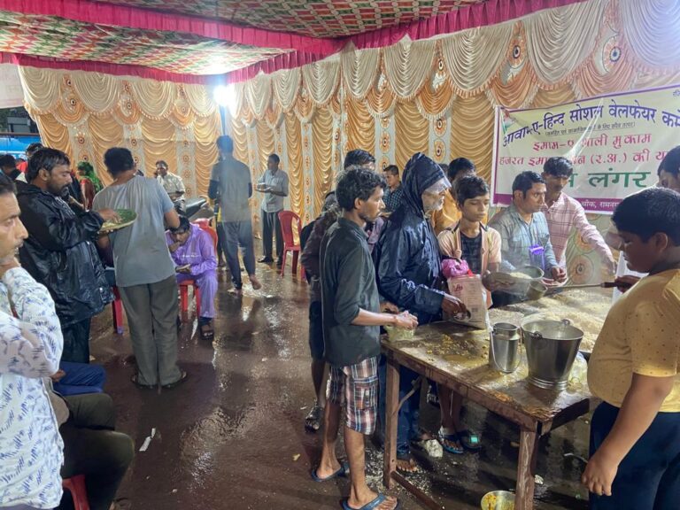 अवाम ए हिन्द द्वारा मोहर्रम पर हज़रत ईमाम हुसैन (र.अ.) की याद में किया लंगर तकसीम, हर भूखे जरूरतमंदों, मरीज के परिजनों तक पहुंचाया भोजन