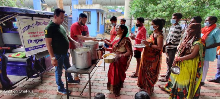 रक्षाबंधन के पावन अवसर पर एवं सुपोषण अभियान के 863वें दिन संस्था अवाम ए हिन्द संस्था ने शहर के विभिन्न क्षेत्रों एवं मरीजों के परिजनों को किया निःशुल्क स्वादिष्ट भोजन, मिठाई वितरण