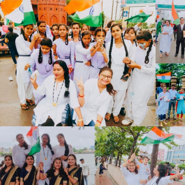 ब्लू बर्ड्स फाउंडेशन और राजश्री सद्भावना समिति ने किया झंडा वितरण, बताएं तिरंगे का महत्व