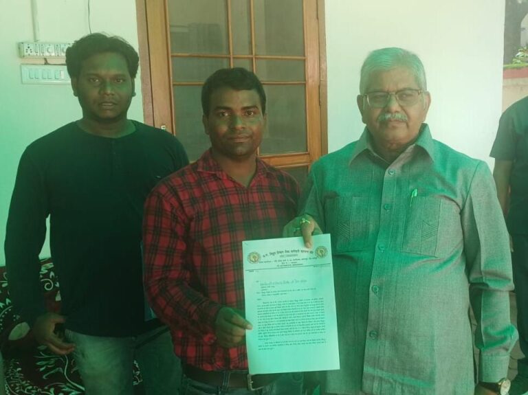 पूर्व नेता प्रतिपक्ष कौशिक से विद्युत ठेका कर्मचारियों ने मुलाकात किया