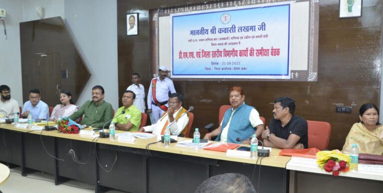 उद्योग मंत्री लखमा ने बस्तर जिले में विकास कार्यों की गति बढ़ाने दिए निर्देश