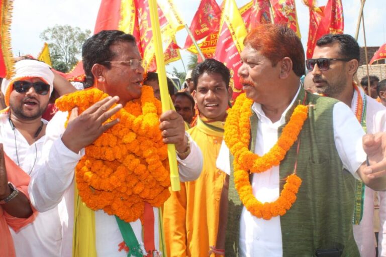 मोहन मरकाम की कोंडागांव से माँ दंतेश्वरी धाम दंतेवाड़ा तक धार्मिक पदयात्रा हुई प्रारम्भ