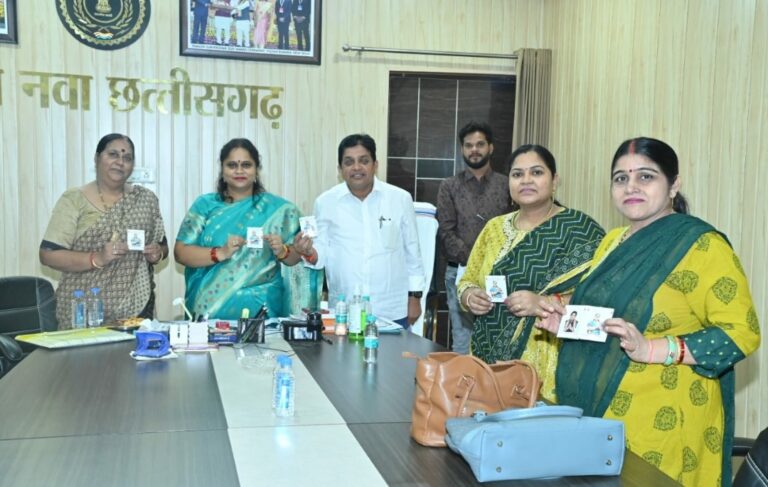 मंत्री डॉ. शिवकुमार डहरिया ने सद्भावना बिन्दी का किया विमोचन।