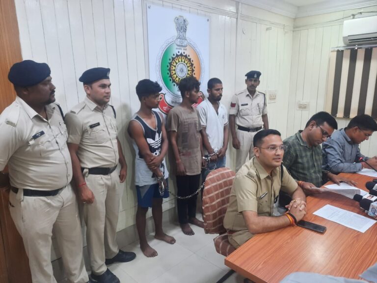 अंधेकत्ल का 12 घंटे के भीतर खुलासा…….चोरी की वारदात को छिपाने हेतु किया गया था अपने ही साथी का कत्ल