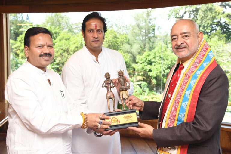 छत्तीसगढ़ राज्योत्सव मे शामिल होने अंडमान निकोबार के उपराज्यपाल को मुख्यमंत्री भूपेश बघेल का निमंत्रण देने पहुँचे संसदीय सचिव विकास उपाध्याय………