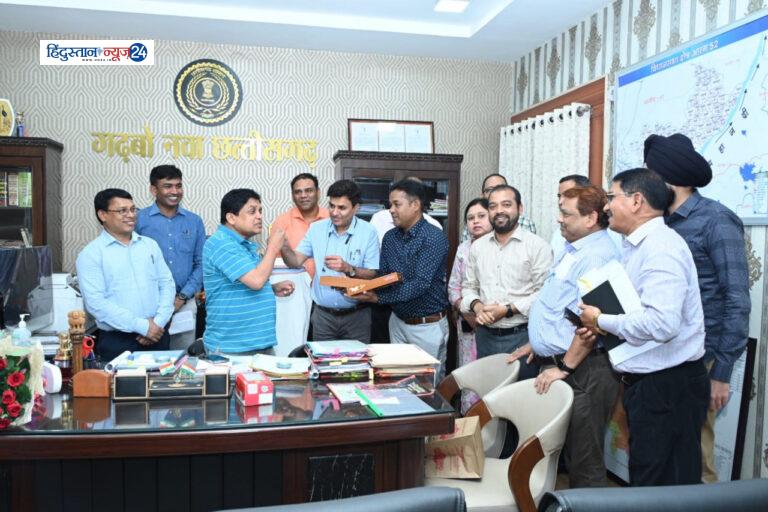 नगरीय प्रशासन मंत्री डॉ. डहरिया से नगरपालिका अधिकारियों की मुलाकात