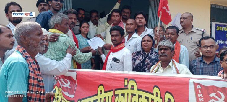 प्रभारी तहसीलदार राजिम को हटाने अधिवक्ताओं के हड़ताल का किया समर्थन