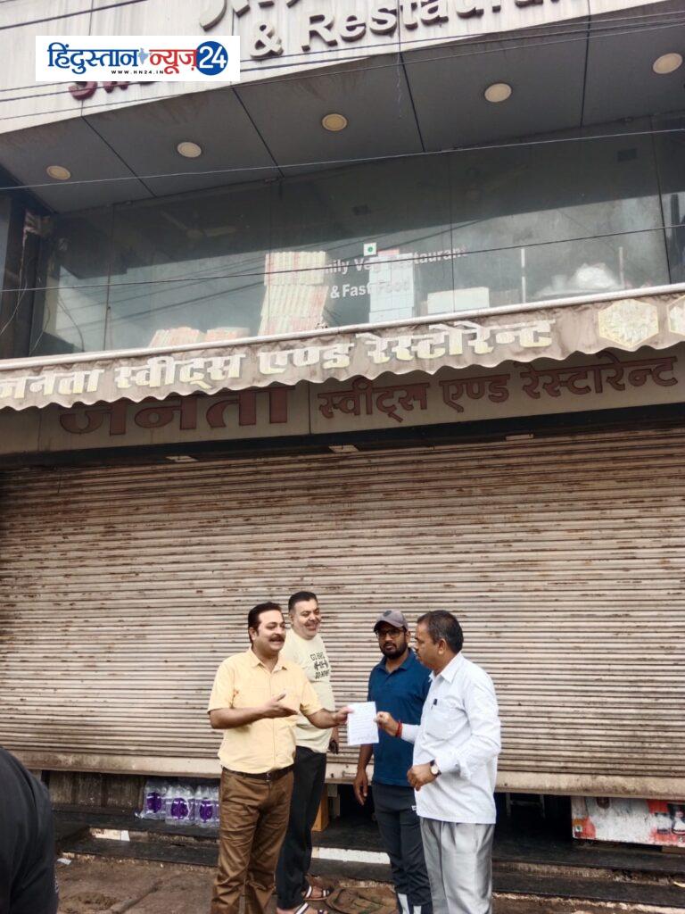 नगर निगम जोन 9 स्वास्थ्य विभाग ने जनता स्वीट्स तेलीबांधा  में गन्दगी पाये जाने पर तत्काल 5000 रूपये का जुर्माना किया