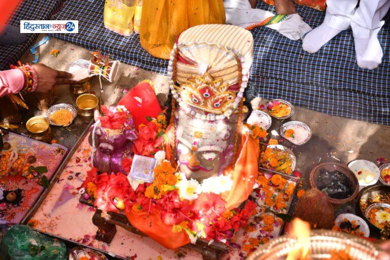 बीरगांव के प्राचिन शिव मंदिर में पकंज शर्मा ने किया रुद्रअभिषेक, विशाल भंडारे में खुद किया महाप्रसाद का वितरण