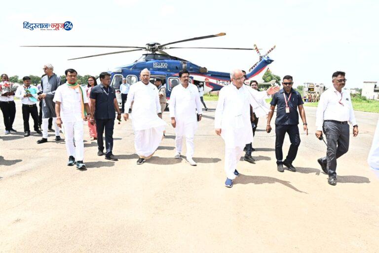 जांजगीर-चांपा हेलीपेड पर नेता प्रतिपक्ष राज्यसभा मल्लिकार्जुन खड़गे एवं मुख्यमंत्री भूपेश बघेल का आत्मीय स्वागत