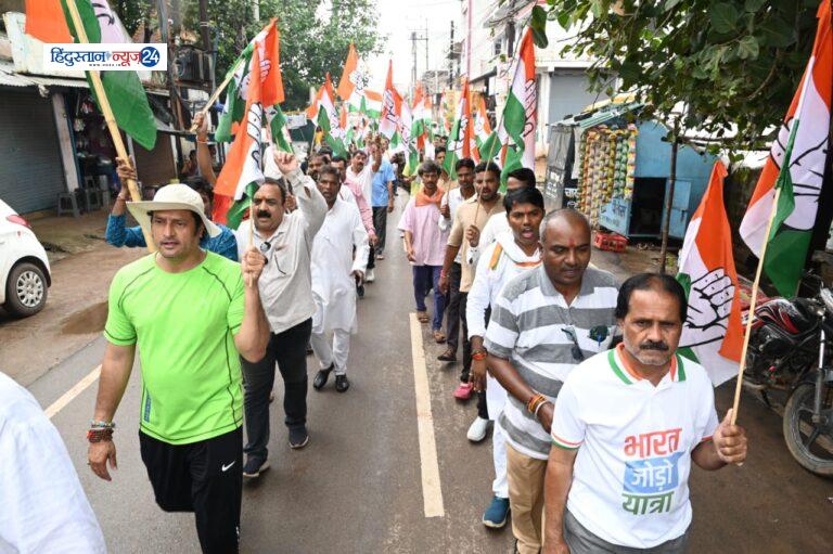 भारत जोड़ो यात्रा के एक वर्ष पूर्ण होने पर रायपुर पश्चिम में ‘नफरत छोड़ो भारत जोड़ो” यात्रा के साथ मोहब्बत की दुकान जारी है..विकास उपाध्याय