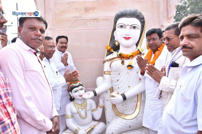 प्रत्याशी बनने के बाद पंकज शर्मा सर्वप्रथम बंजारी माता,मां कर्मा से लिया आशीर्वाद