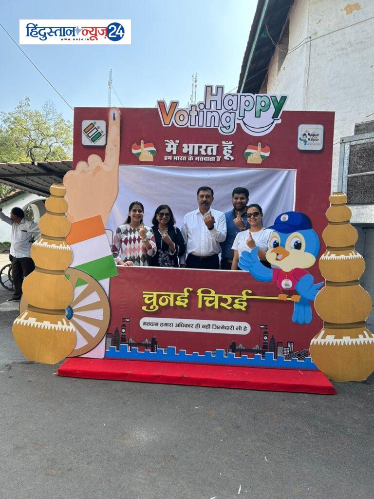 छत्तीसगढ़ चैंबर ऑफ़ कॉमर्स के अध्यक्ष अमर परवानी ने अपने परिवार के साथ किया मतदान, नागरिकों से की वोट डालने की अपील