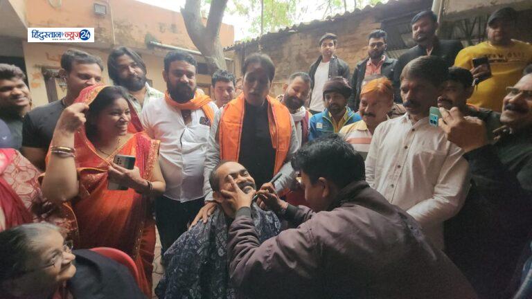 राजेश मूणत ने कटवाई कार्यकर्ता की दाढ़ी और बाल