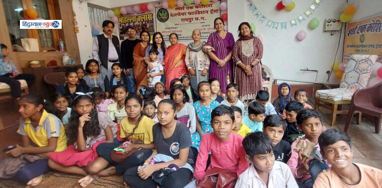 स्पर्श एक कोशिश वेल्फेयर ट्रस्ट बस्ती के बच्चो के साथ मनाया नववर्ष