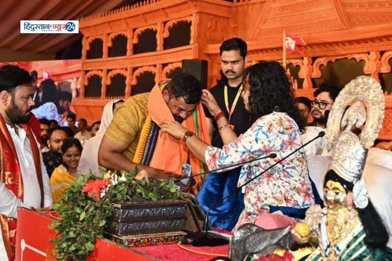 बच्चों को संस्कारवान बनाएं – अनिरुद्धाचार्य