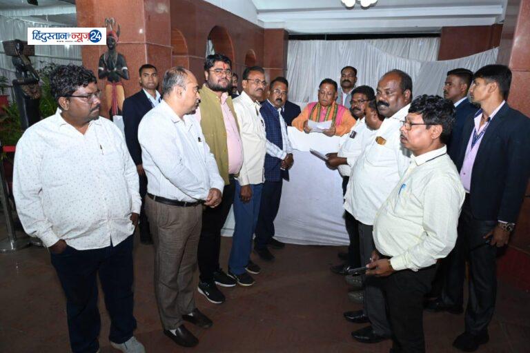 बंग समाज के अध्यक्ष असीम राय के हुए हत्या को लेकर समाज का प्रतिनिधि मंडल मिला सीएम से