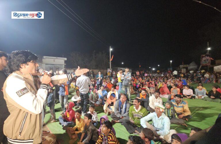 फ़िल्म  “गांव के जीरो शहर मा हीरो” मनोज राजपूत ने अपने गांव में ग्रामवासियो के साथ फ़िल्म देखी…