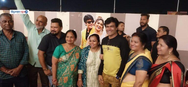 राजपूत समाज के साथ मनोज ने देखी  फ़िल्म ”गांव के जीरो शहर मा हीरो” अपने हीरो की तारीफ….