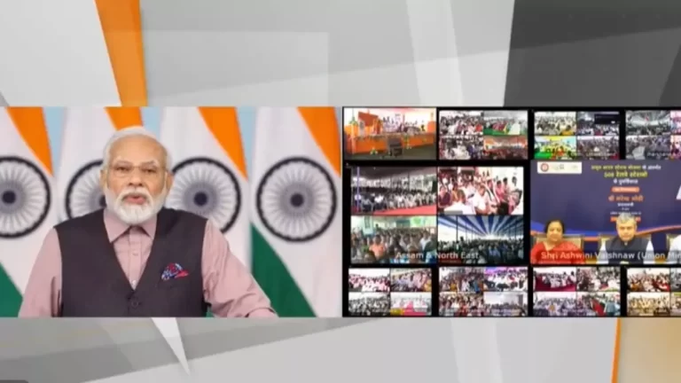PM Modi……..पीएम मोदी ने दी करोड़ों की सौगात, 2 हजार रेल परियोजनाओं का किया