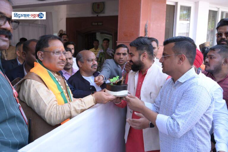 Chief Minister Sai………मुख्यमंत्री साय ने जन्मदिन पर की जगन्नाथ रथ के पहिए की पूजा, विधायक मिश्रा के साथ काटा केक