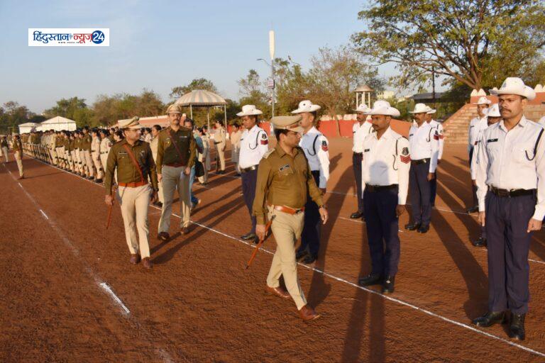 पुलिस अधीक्षक रायपुर द्वारा ली गई रक्षित केन्द्र में परेड की सलामी……..अच्छे टर्नआउट वालों को पुरस्कृत और खराब वर्दी वालों को दी गई सजा