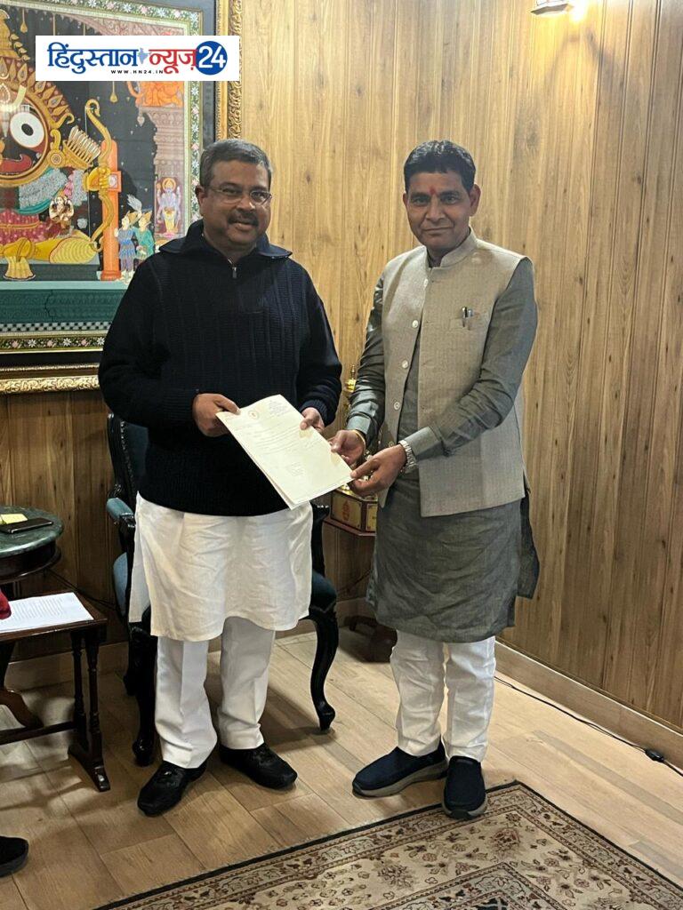 नई दिल्ली में केंद्रीय मंत्री धर्मेंद्र प्रधान से राजस्व मंत्री टंकराम वर्मा ने की मुलाकात