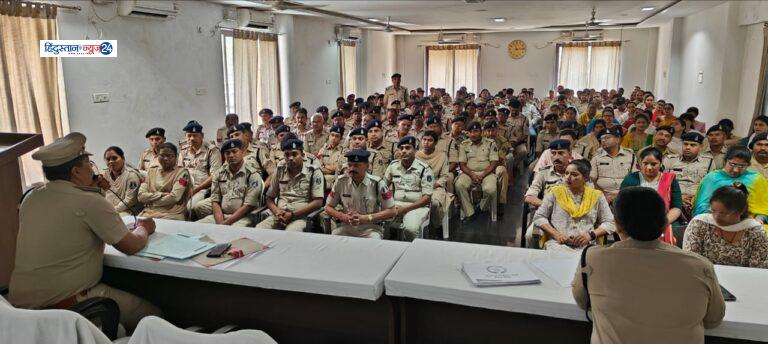 RAIPUR POLICE … पुलिस के अधिकारी एवं जवानों को दिया गया आगामी लोकसभा चुनाव 2024 से संबंधित एवं नवीन भारतीय न्याय संहिता 2023 का प्रशिक्षण