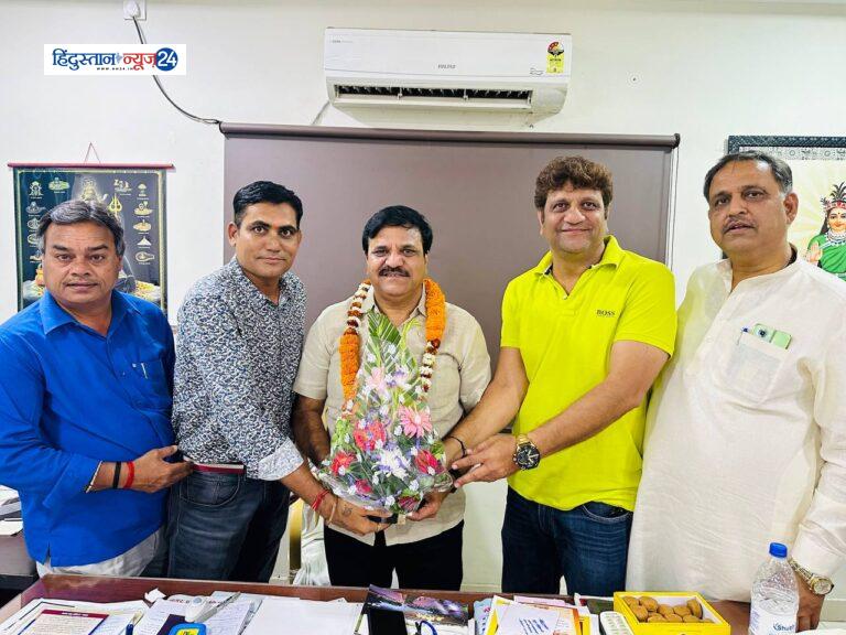 Pramod Dubey , जगदलपुर नगर निगम में प्रमोद दुबे बने कांग्रेस के संकट मोचक, हुए सम्मानित