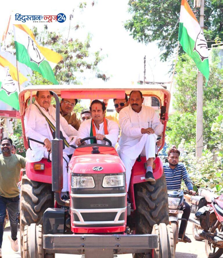 CG CONGRESS …. रायपुर लोकसभा प्रत्याशी विकास उपाध्याय खुद ट्रेक्टर चलाकर कार्यकर्ताओं की बैठक लेने पहुँचे अभनपुर