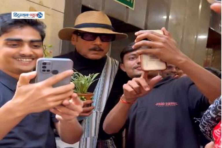 Bollywood actor Jackie Shroff , जैकी श्रॉफ का वायरल वीडियो फैन को जड़ा थप्पड़