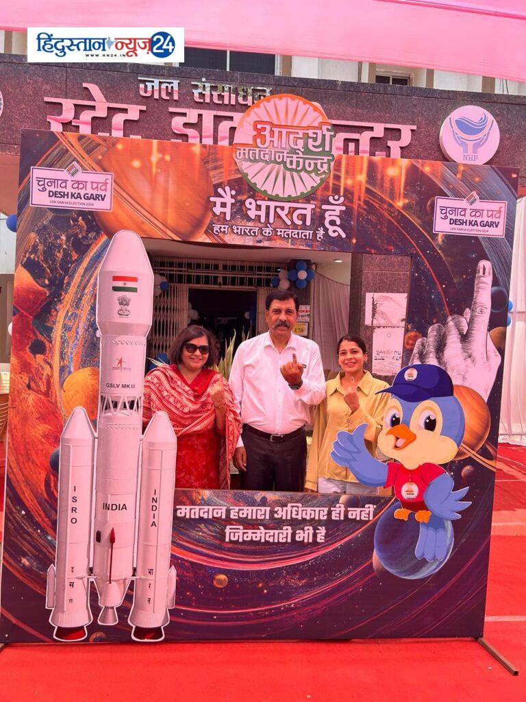 lok sabha election 2024 : अमर पारवानी ने अपने परिवार के साथ किया मतदान