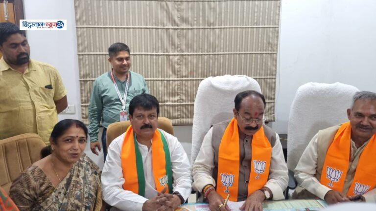 भाजपा के सहायता केंद्र में हो रहा समस्याओं का निराकरण