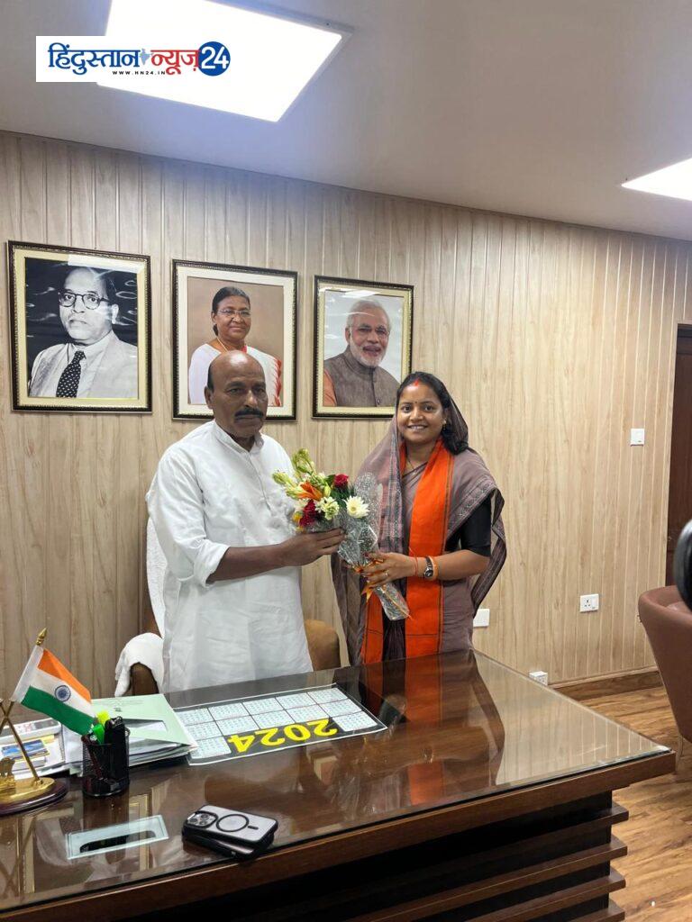 केंद्रीय सामाजिक न्याय और अधिकारिता मंत्री वीरेंद्र कुमार खटिक से मंत्री लक्ष्मी राजवाड़े ने की सौजन्य मुलाकात