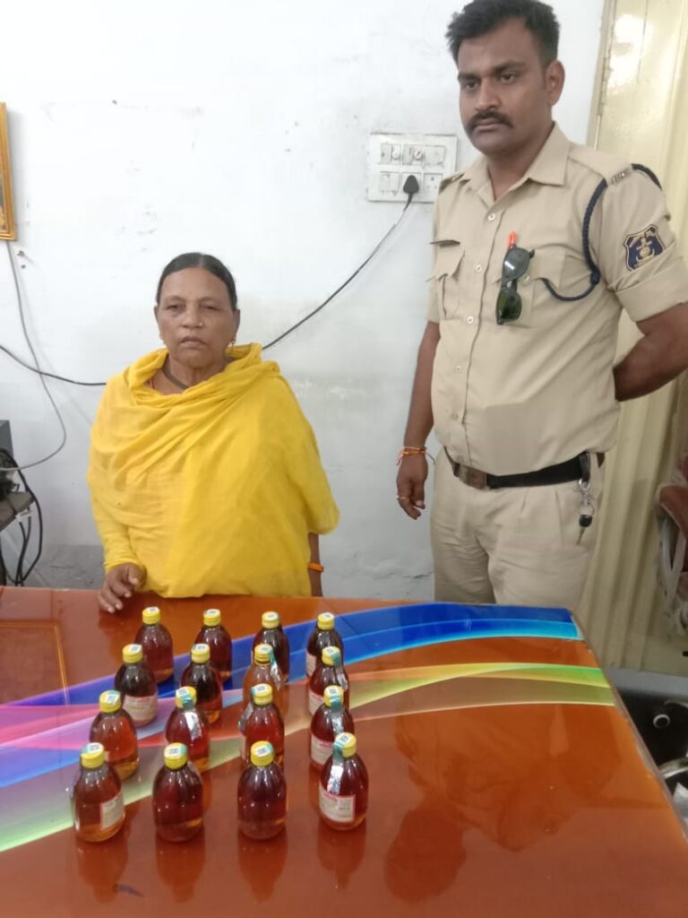 CG CRIME NEWS : 16 पौवा देशी मदिरा मशाला के साथ आरोपिया कमला बेसरा गिरफ्तार