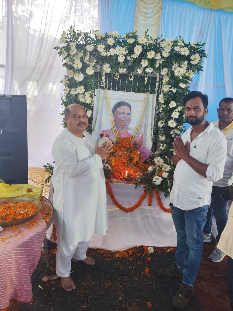 केंद्रीय मंत्री जुएल ओराम की स्वर्गीय धर्मपत्नी की श्रद्धांजलि सभा में शामिल हुए – पुरन्दर मिश्रा