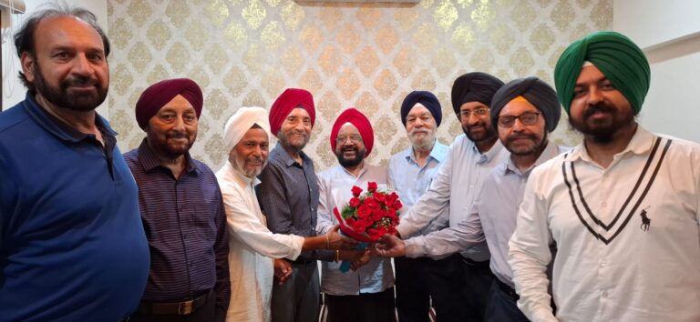 प्रमुख लोक आयुक्त जस्टिस इंदर सिंह उबवेजा का छत्तीसगढ़ सिक्ख ऑफिसर्स वेलफेयर एसोसिएशन ने पुष्प गुच्छ से किया अभिवादन