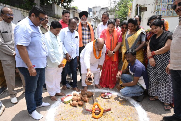 विधायक पुरन्दर मिश्रा ने किया करोड़ों रुपये के विकास कार्यो का भूमिपूजन