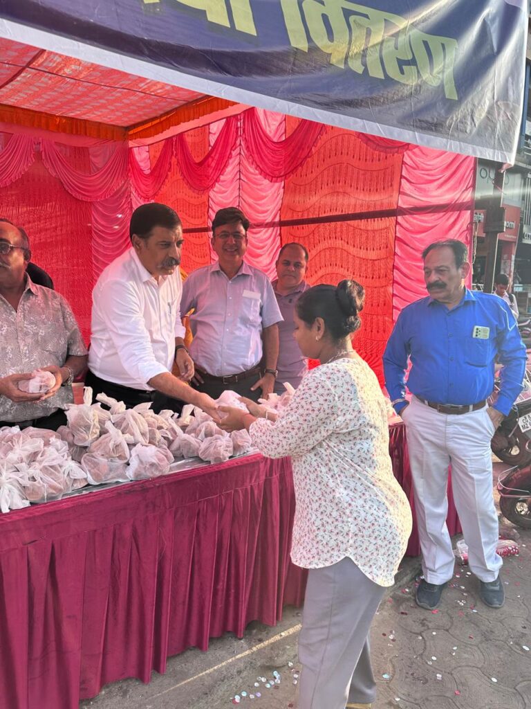 दीप वितरण का मुख्य उद्देश्य समाज के अंतिम पायदान पर स्थित लोगों के घरों में उजाला फैलाना है – अमर पारवानी