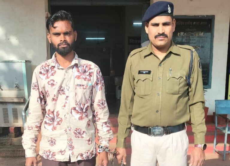 रायपुर पुलिस की बड़ी कार्रवाई 01 वर्ष से फरार अपहरण आरोपी प्रमोद कुमार निषाद गिरफ्तार