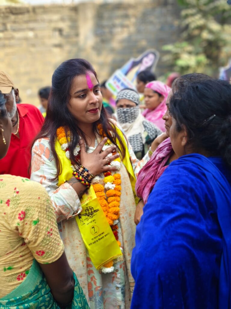 भक्त कर्मा माता वार्ड 67 में निर्दलीय प्रत्याशी पूनम पांडेय का जनसंपर्क अभियान तेज