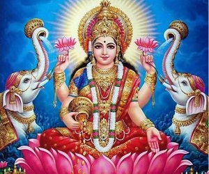 Shukrwar Ke Upay: शुक्रवार के ये उपाय प्रेम संबंधों के साथ ही करियर में भी दिलाएंगे बड़ी सफलता, धन-धान्य की भी होगी आपको प्राप्ति