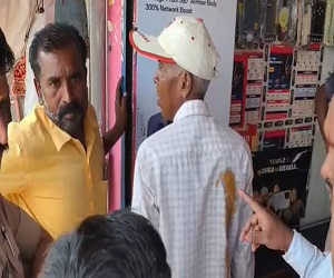Chhattisgarh : किसान से दिनदहाड़े 1 लाख की लूट, मोमोज की चटनी फेंककर लुटेरों ने दिया घटना को अंजाम…