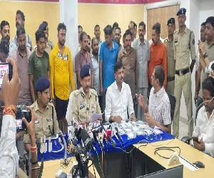 Raipur News : खुलासा खरोरा डकैती का, 15 बदमाश गिरफ्तार