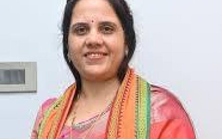 महापौर मीनल चौबे का निर्देश: रायपुर की सभी बीएसयूपी और पीएम आवास कॉलोनियों के मेनहोल और सैप्टिक टैंक 24 घंटे के भीतर ढके जाएं
